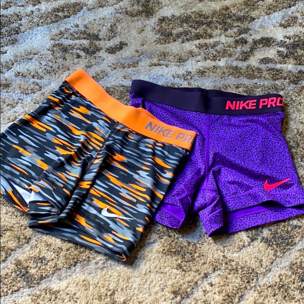 Set of 2 Nike Pro shorts